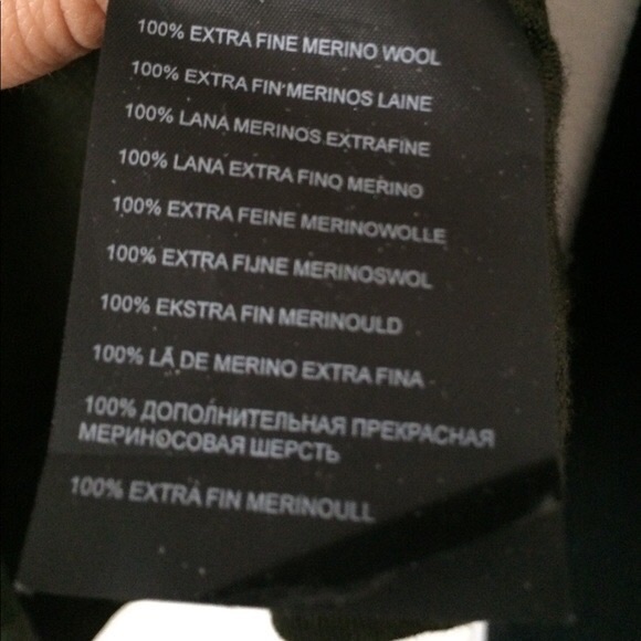 Club Monaco Merino Wool ~ Italian Yarn Sweater - Picture 3 of 3